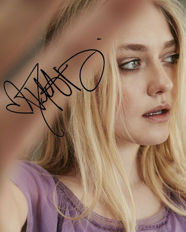 Dakota Fanning Autograph Signed Photo Poster painting Print