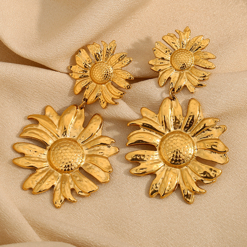 Ins Fashion French Exaggerated Retro Earrings Stainless Steel 18K Gold Plated Large And Small Daisy Earrings For Women