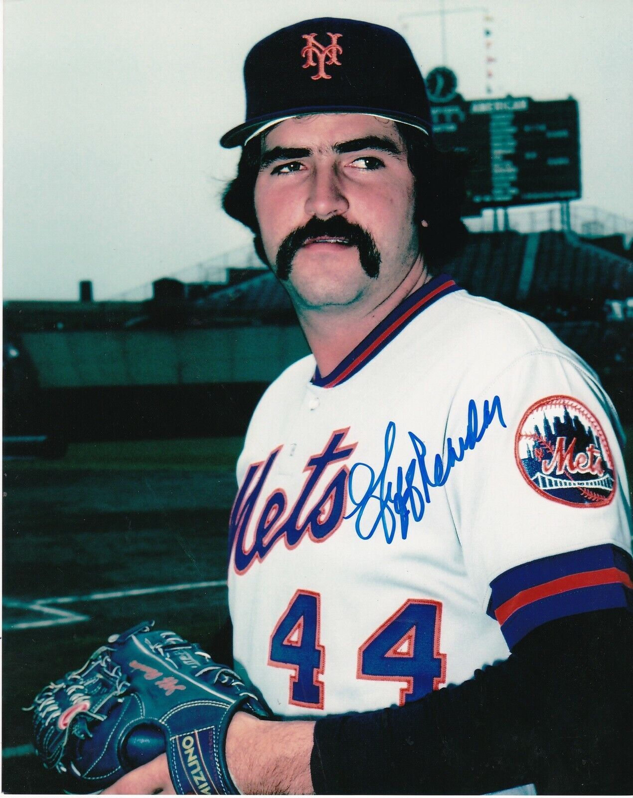 JEFF REARDON NEW YORK METS ACTION SIGNED 8x10