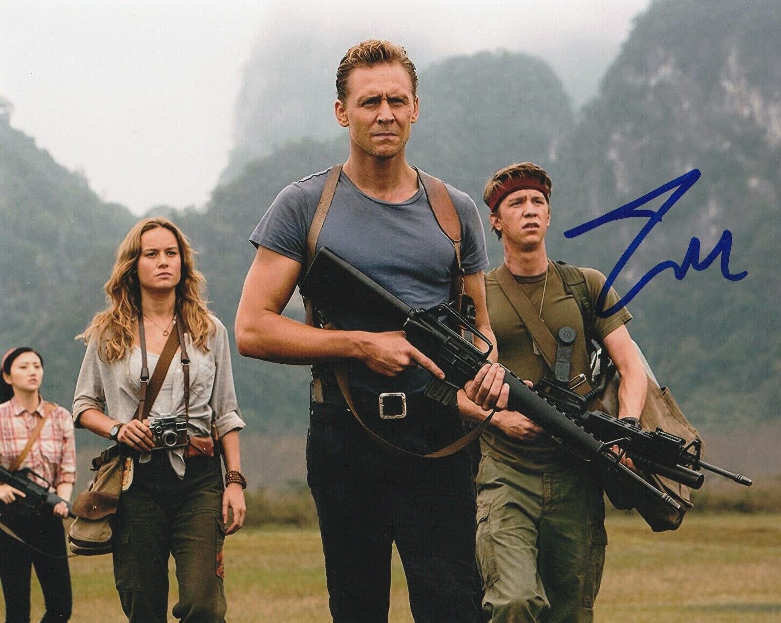 * THOMAS MANN * signed autographed 8x10 Photo Poster painting * KONG: SKULL ISLAND * 1