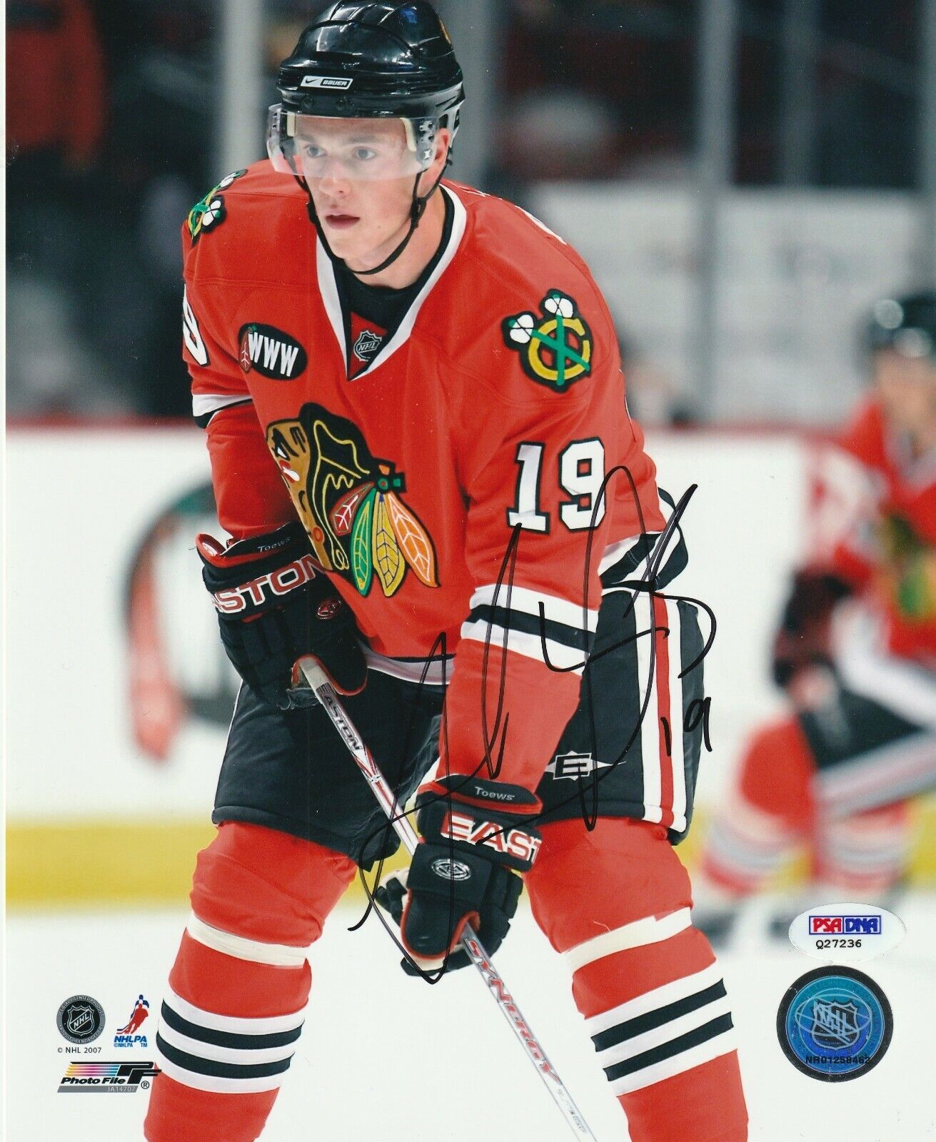 JONATHAN TOEWS Signed BLACKHAWKS 8x10 Photo Poster painting with PSA COA