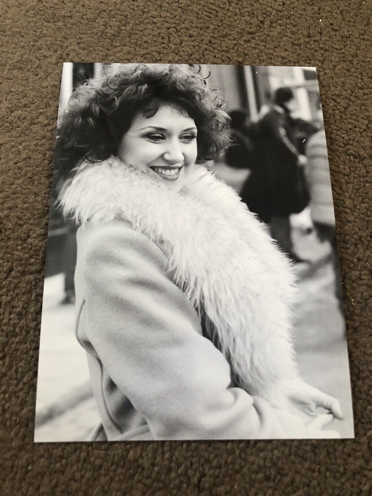 ANITA DOBSON (EASTENDERS) UNSIGNED Photo Poster painting- 7x5”