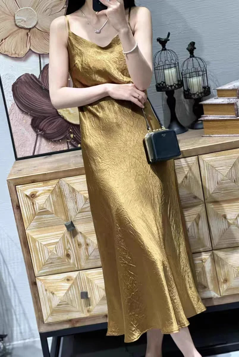 Ueong Summer New High-Grade Silk Surface Acetic Acid Temperament Long Suspender Dress V-Collar Pleated Gas Skirt