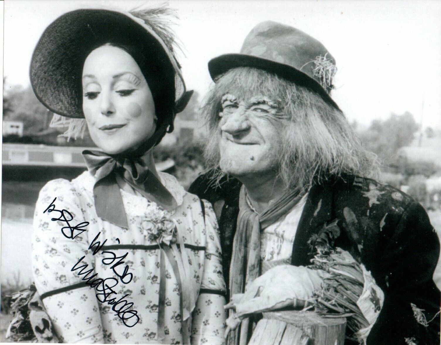 Genuine Hand Signed Una Stubbs Photo Poster painting 10-8 Worzel Gummidge Autograph