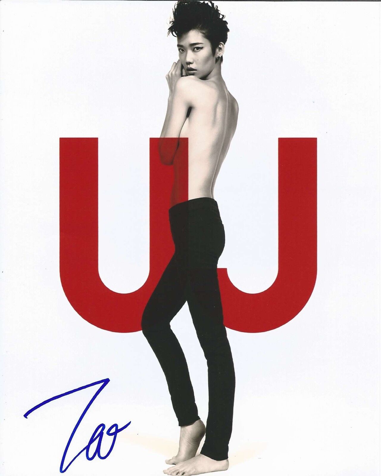 TAO OKAMOTO SIGNED AUTHENTIC 'UNIQLO JEANS' FASHION MODEL 8X10 Photo Poster painting w/COA