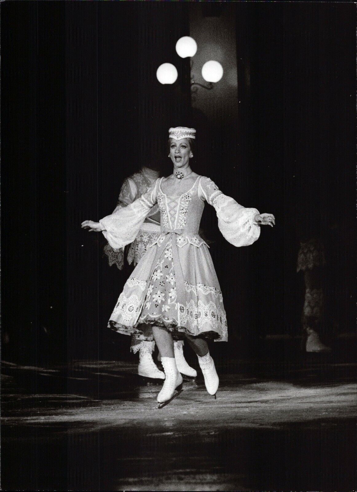 Marika Kilius - Figure Skating - Vintage Press Photo Poster painting Norbert Unfried (U-7043