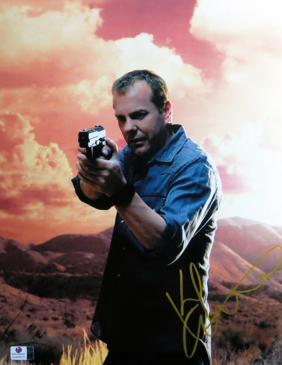 Kiefer Sutherland Signed Autographed 11X14 Photo Poster painting 24 Pointing Gun Red Sky 806075