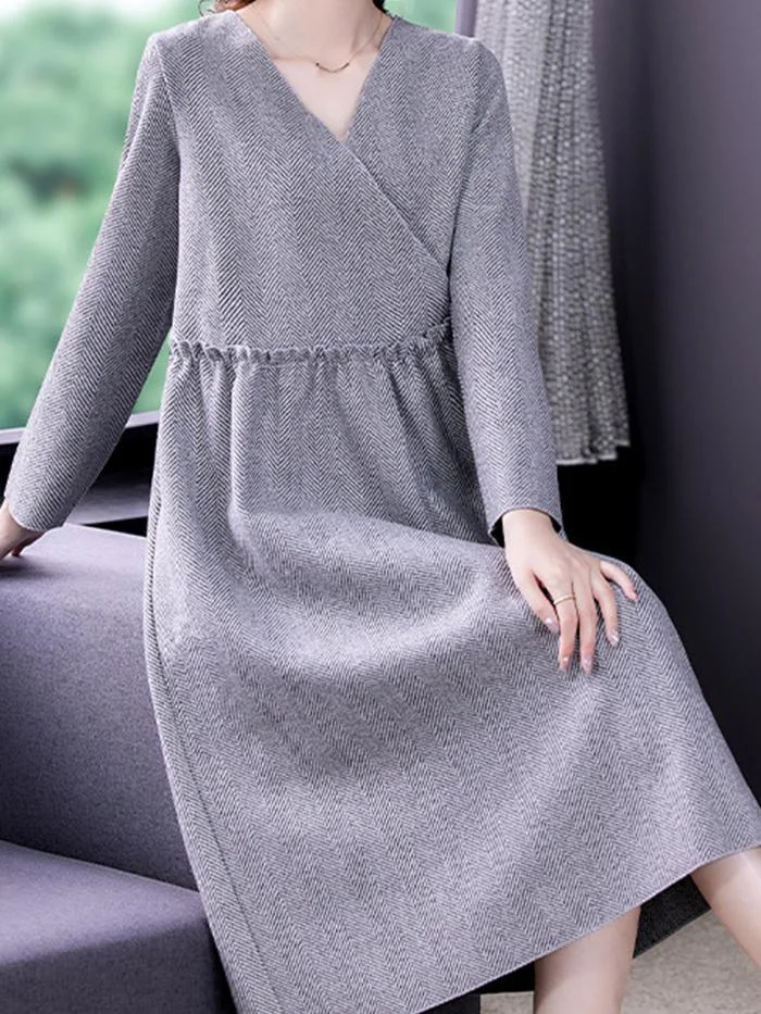 Elegant Mid-length Knitted Dress
