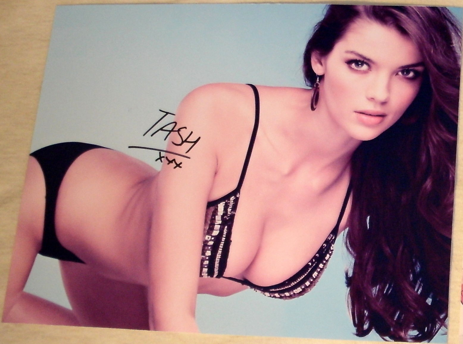 NATASHA BARNARD SIGNED AUTOGRAPH SI SWIMSUIT BABE SEDUCTIVE ON ALL FOURS Photo Poster painting