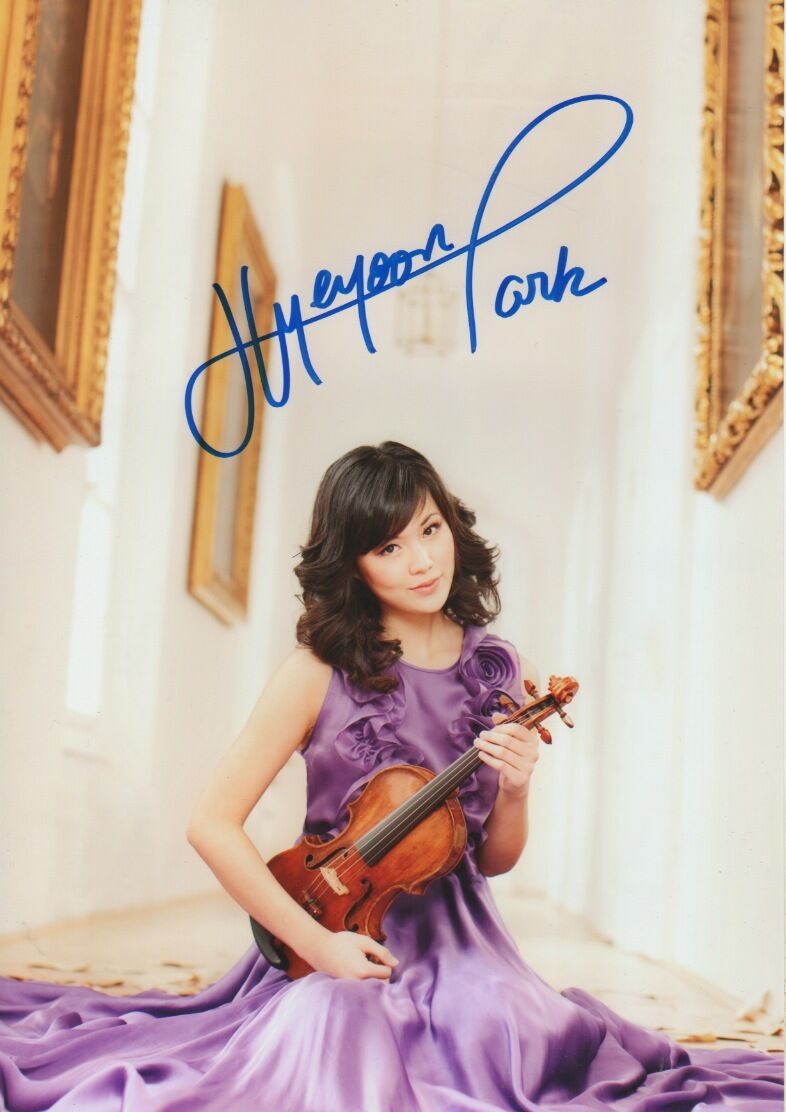 Hyeyoon Park Violinist signed 8x12 inch Photo Poster painting autograph