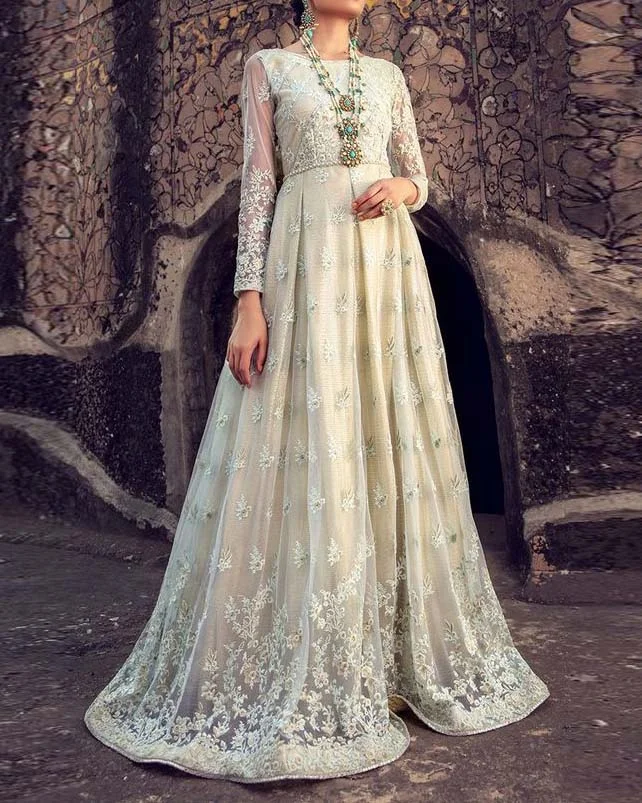Elegant lace dress embroidered with pearl flowers