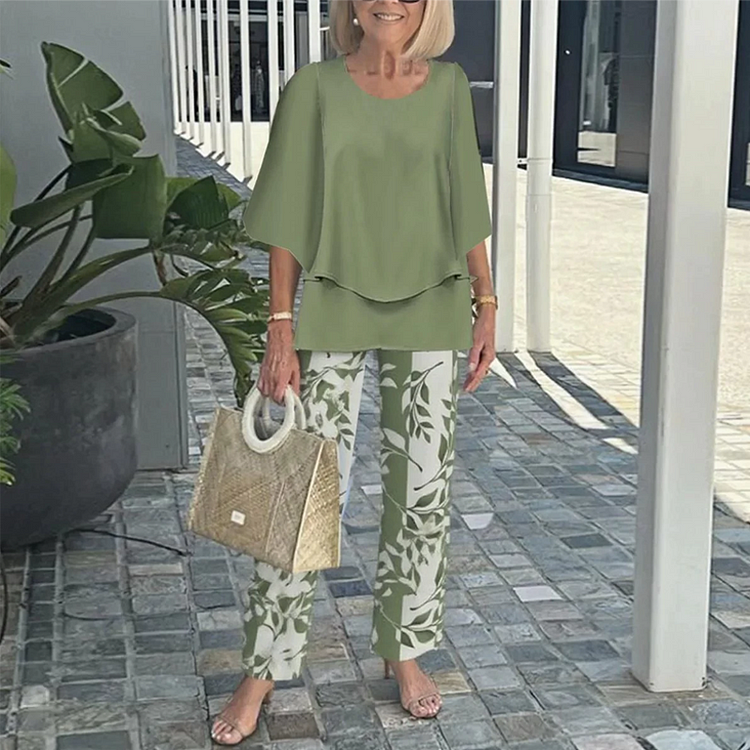 Conjunto Feminino com Calça Estampada e Blusa Gola Redonda