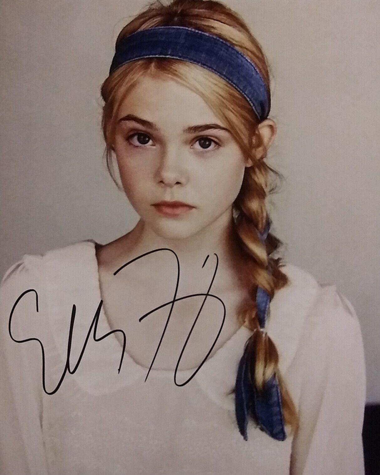 Elle Fanning signed 8 x 10