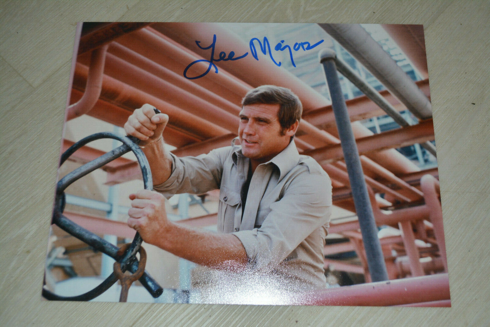 LEE MAJORS signed autograph 8x10 (20x25 cm) In Person SIX MILLION DOLLAR MAN