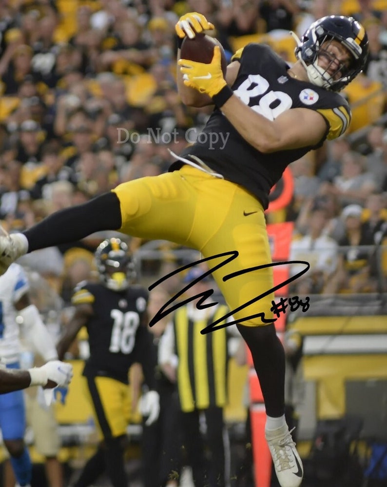 Pat Freiermuth Signed Photo Poster painting 8X10 Auto Autographed Pittsburgh Steelers !!