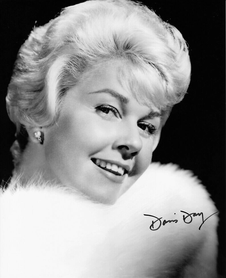 DORIS DAY signed BEAUTIFUL YOUNG B/W GLAMOUR PORTRAIT 8x10 WEARING FUR w/ coa