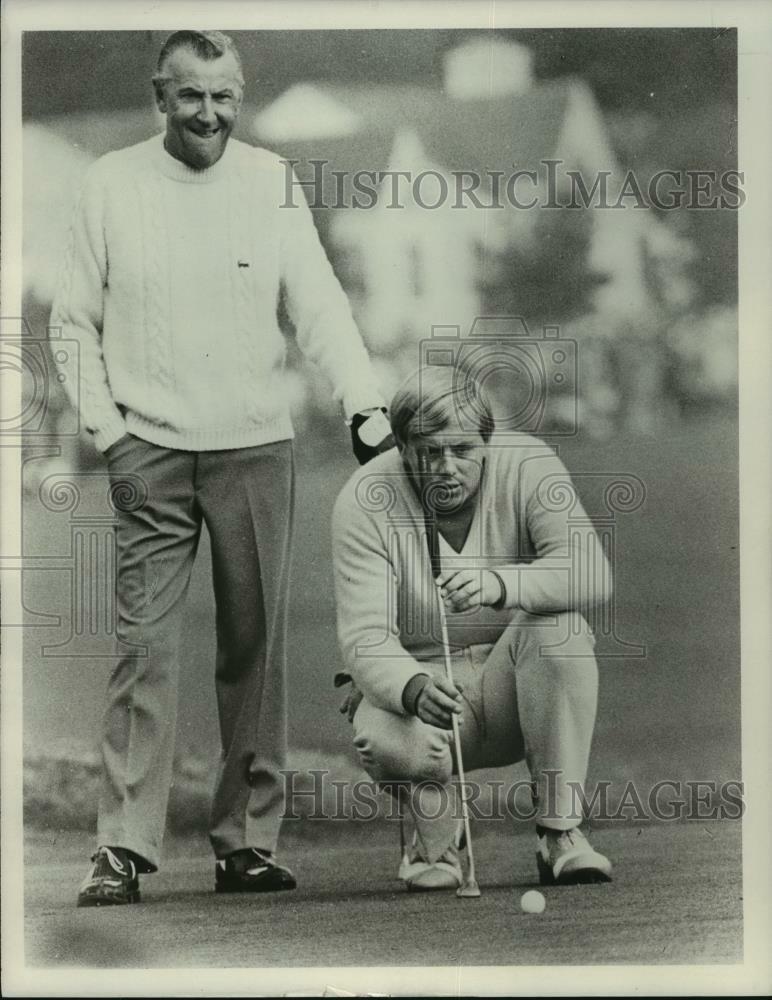 Press Photo Poster painting Golfers Ed Crowley (left) and Tom Shaw - orc15352