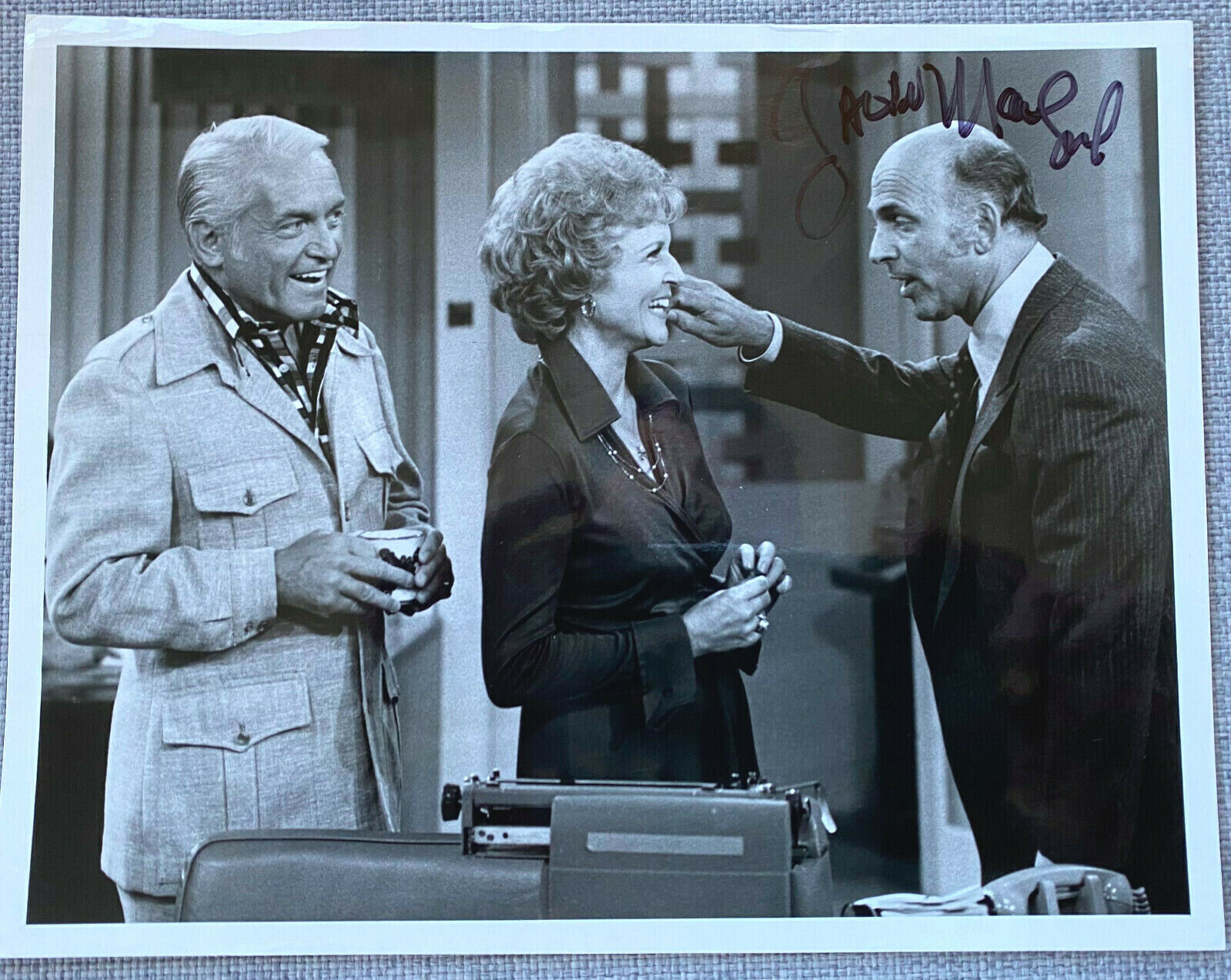 Gavin MacLeod Signed Mary Tyler Moore Show 7x9 B&W Promo Photo Poster painting RARE Betty White