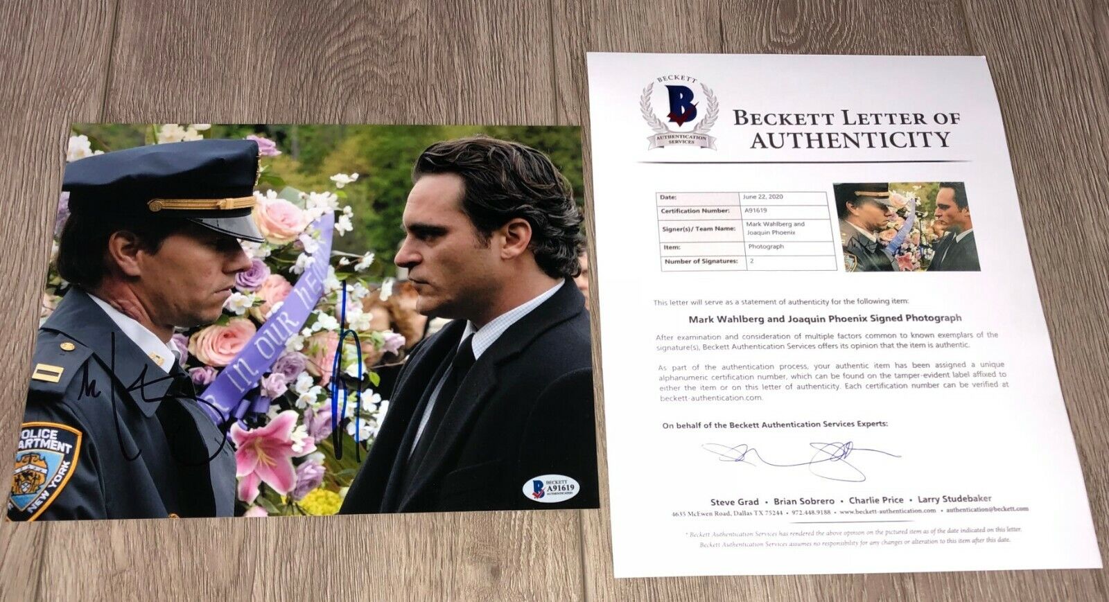 JOAQUIN PHOENIX MARK WAHLBERG SIGNED WE OWN THE NIGHT 8x10 Photo Poster painting BECKETT BAS LOA