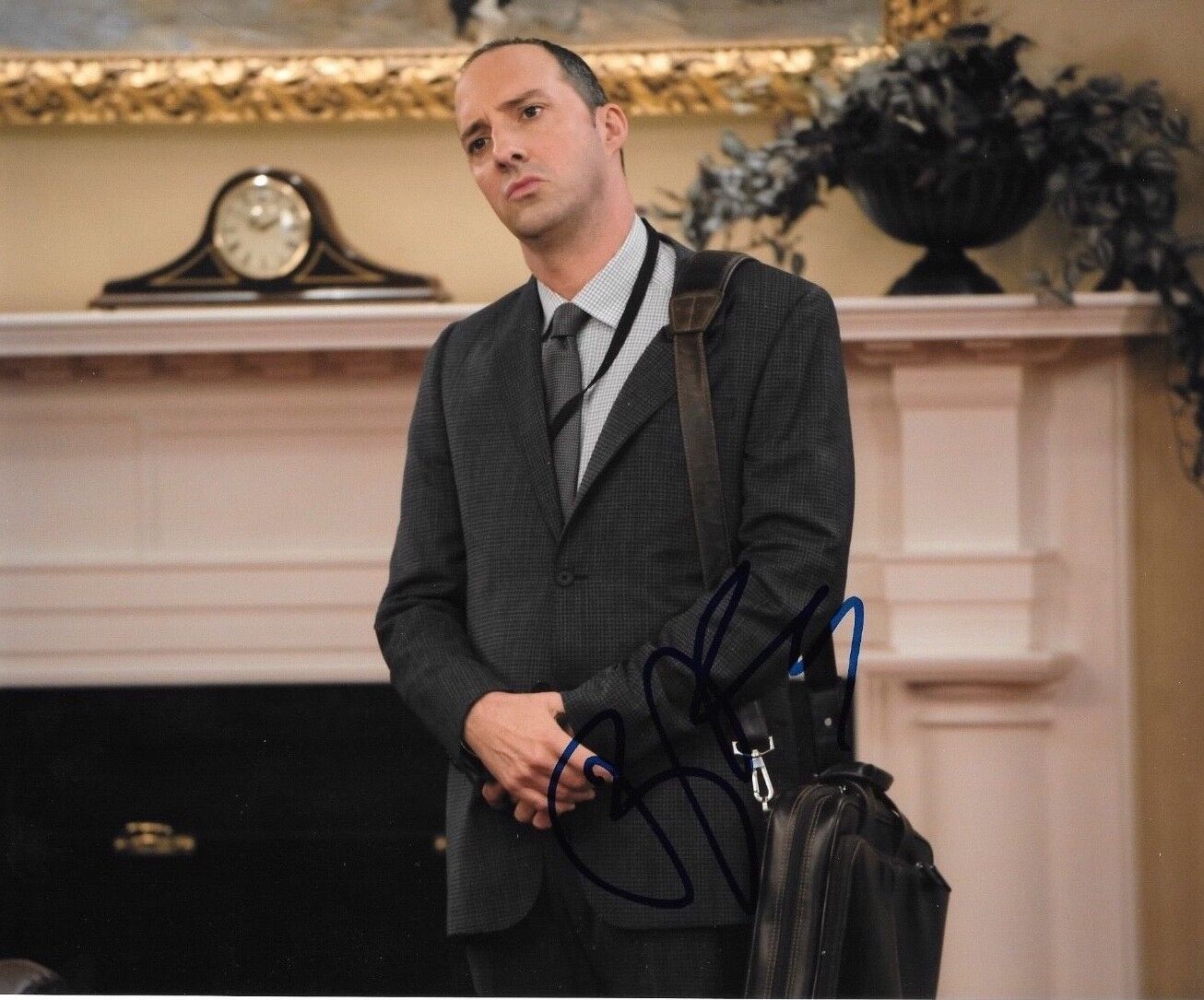 * TONY HALE * signed autographed 8x10 Photo Poster painting * VEEP * 1