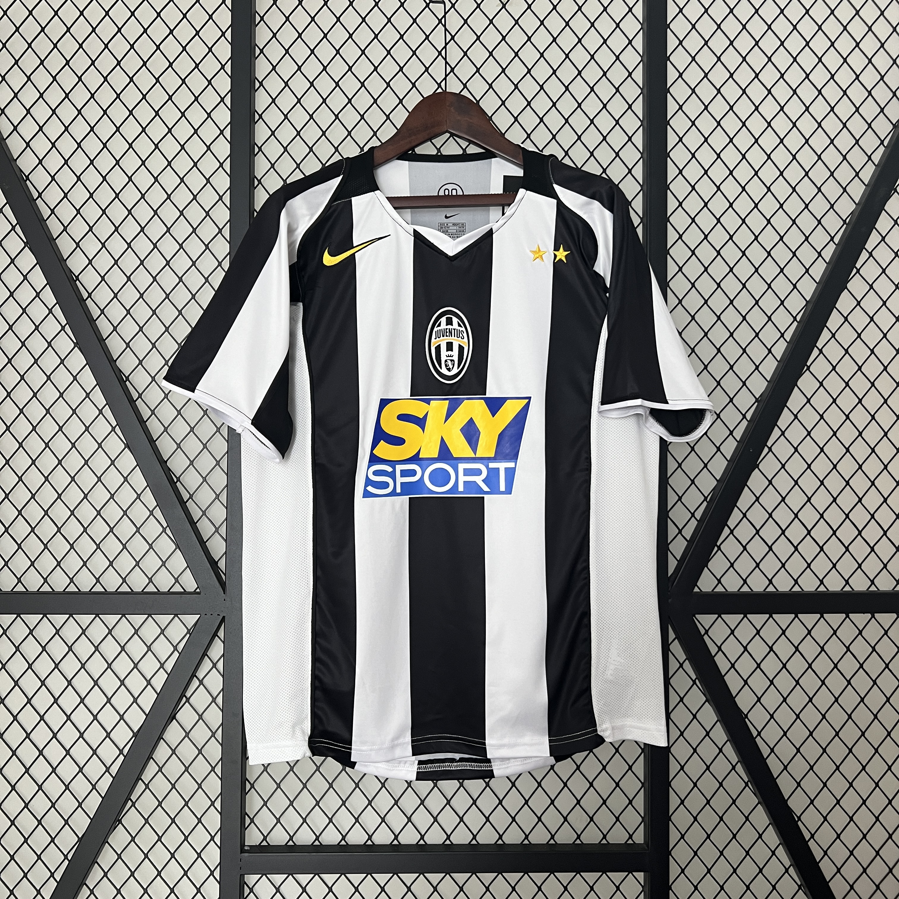 Retro Juventus 2004-05 Home Stadium Jersey