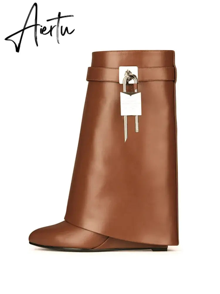 Autumn/Winter New Fashion Large Lock Waist Skirt Boots High Heel Leather Thick Bottom Side Zipper Women's Short Boots Aiertu