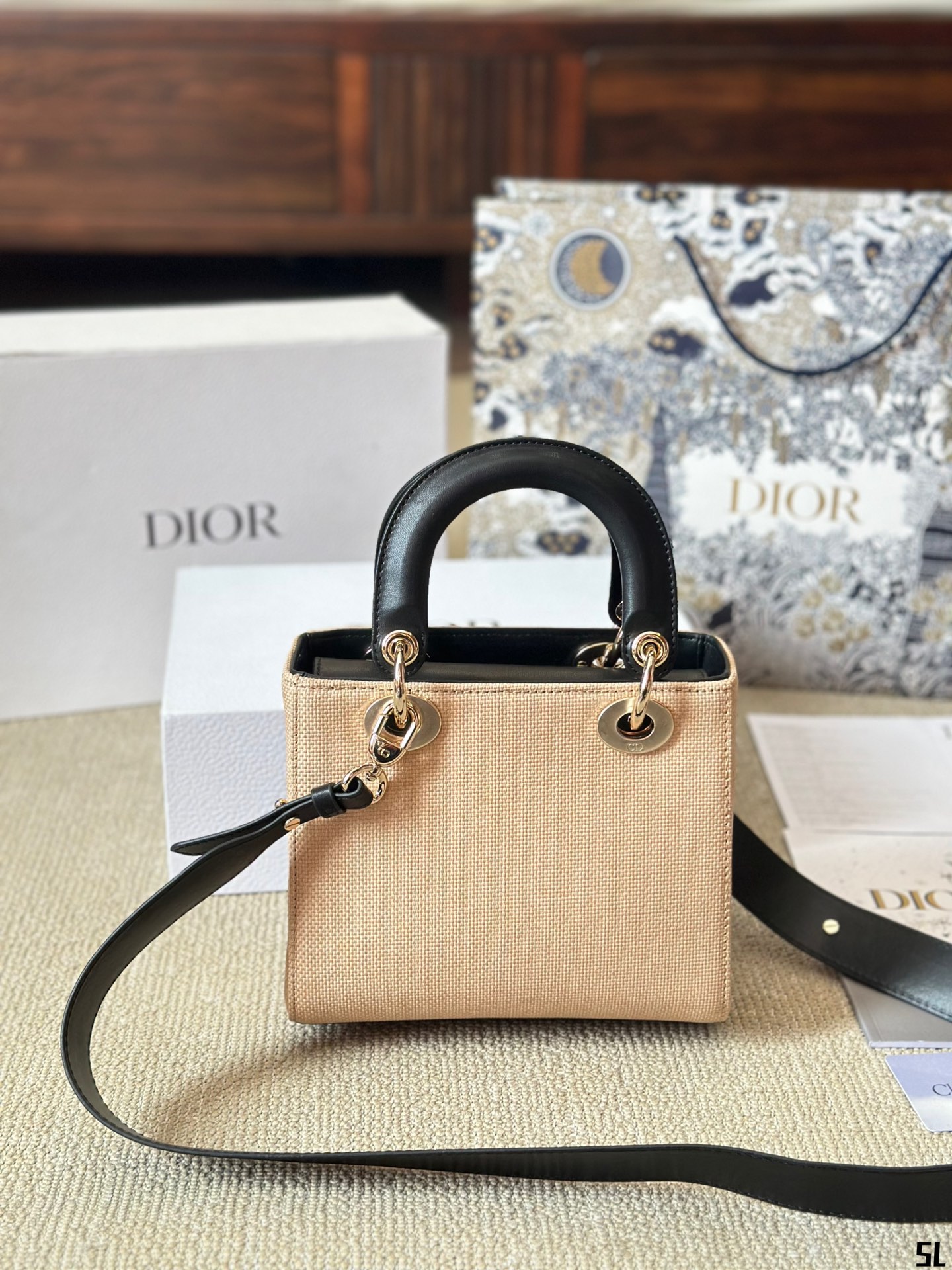 77f69b3a1f62b331e24ed2642ee1c57b