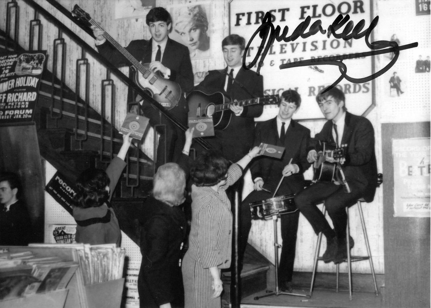 Freda Kelly (Beatles Fan Club President) Signed 5x7 B/W Photo Poster painting JSA #T10586