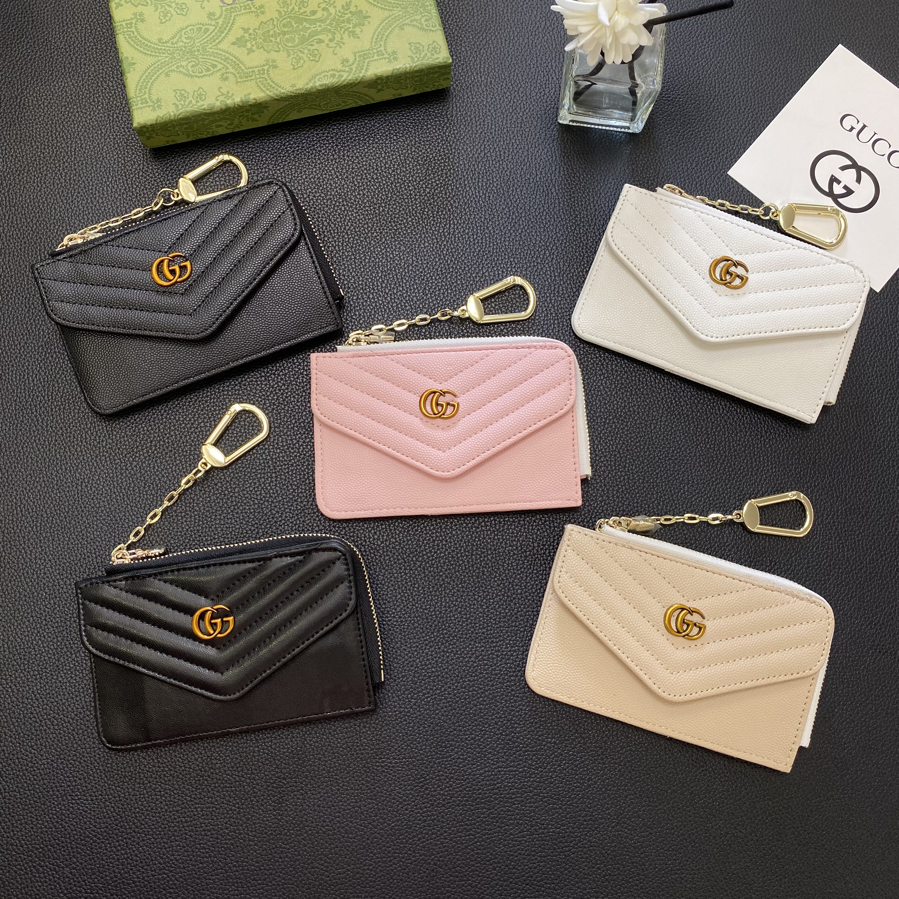 Gucci Elegant Leather GG Multi-Slot Wallet Card Holder