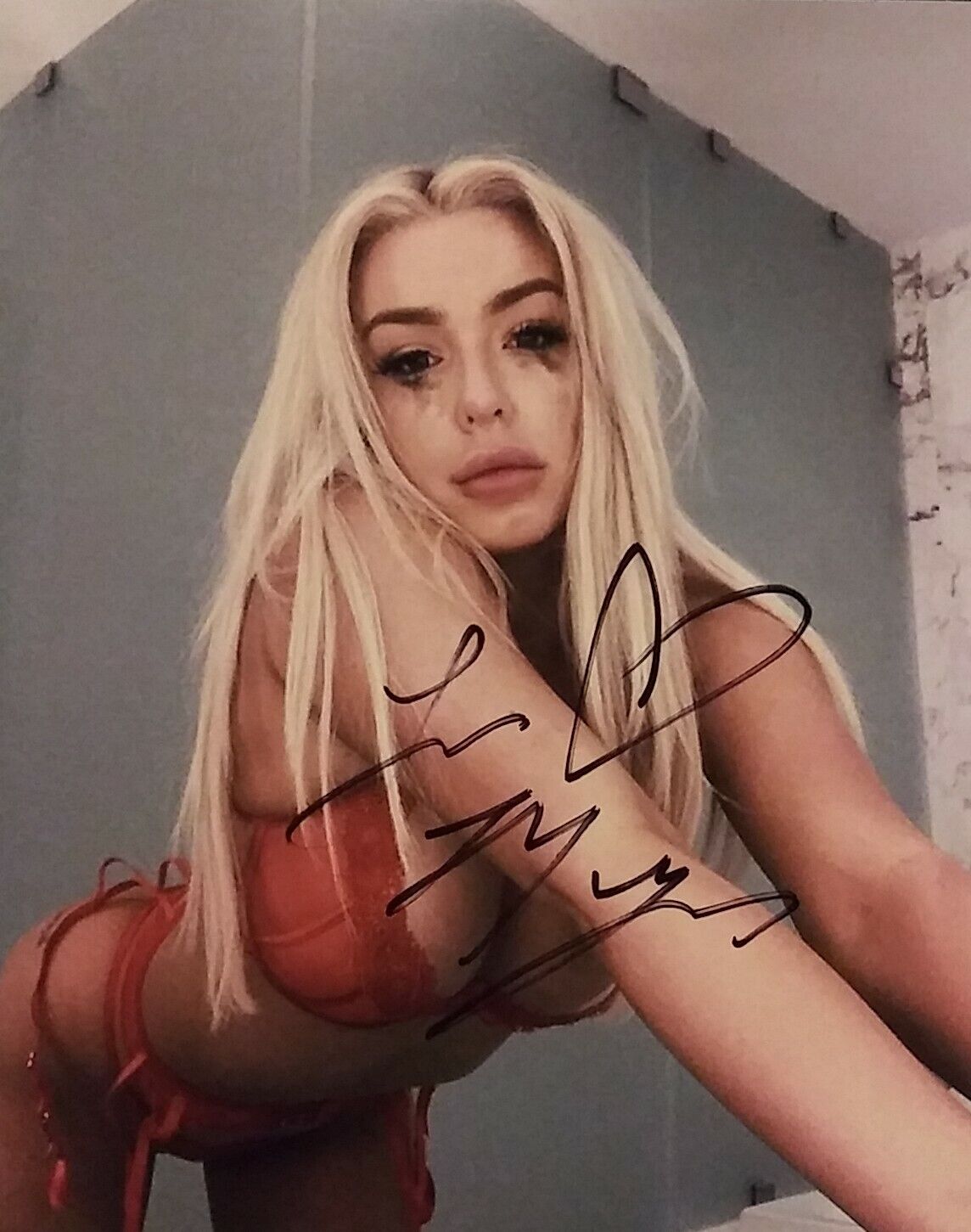 Tana mongeau signed 8 x 10