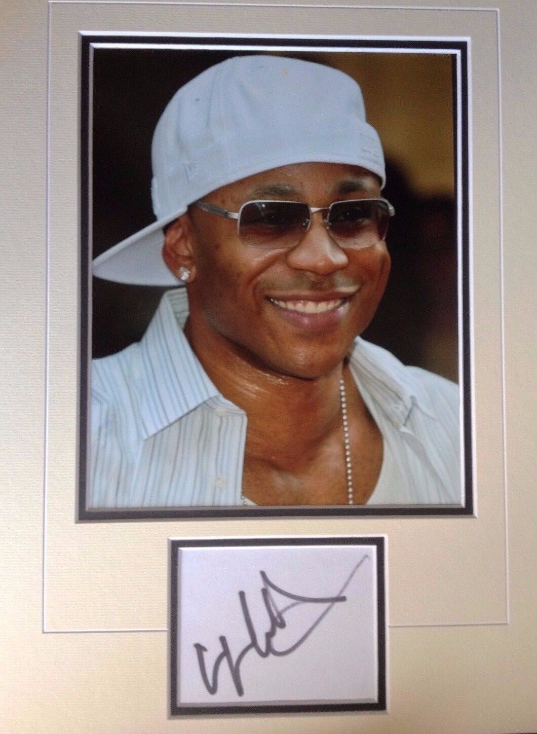 LL COOL J - CHART TOPPING RAPPER & ACTOR - SUPERB SIGNED Photo Poster painting DISPLAY