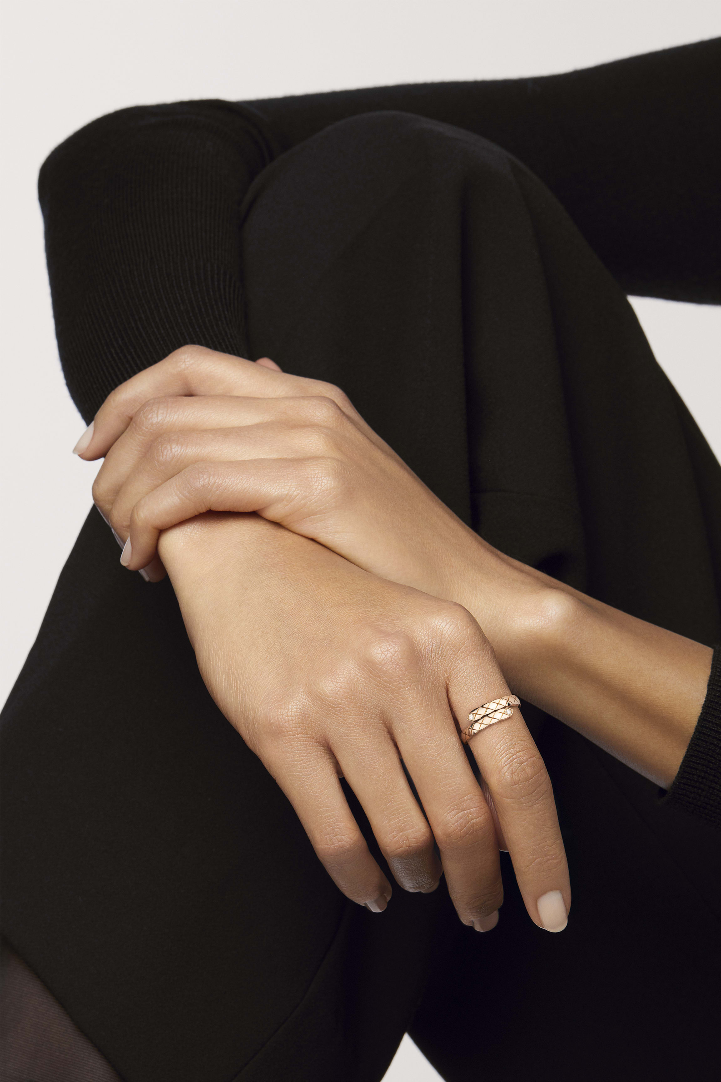 Coco Crush Toi et Moi ring -  Quilted motif, small version, 18K BEIGE GOLD, diamonds - CHANEL - Worn view