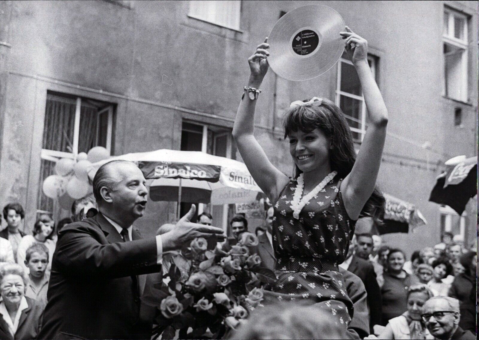 Manuela - Singer - Vintage Press Photo Poster painting Norbert Unfried (U-8413