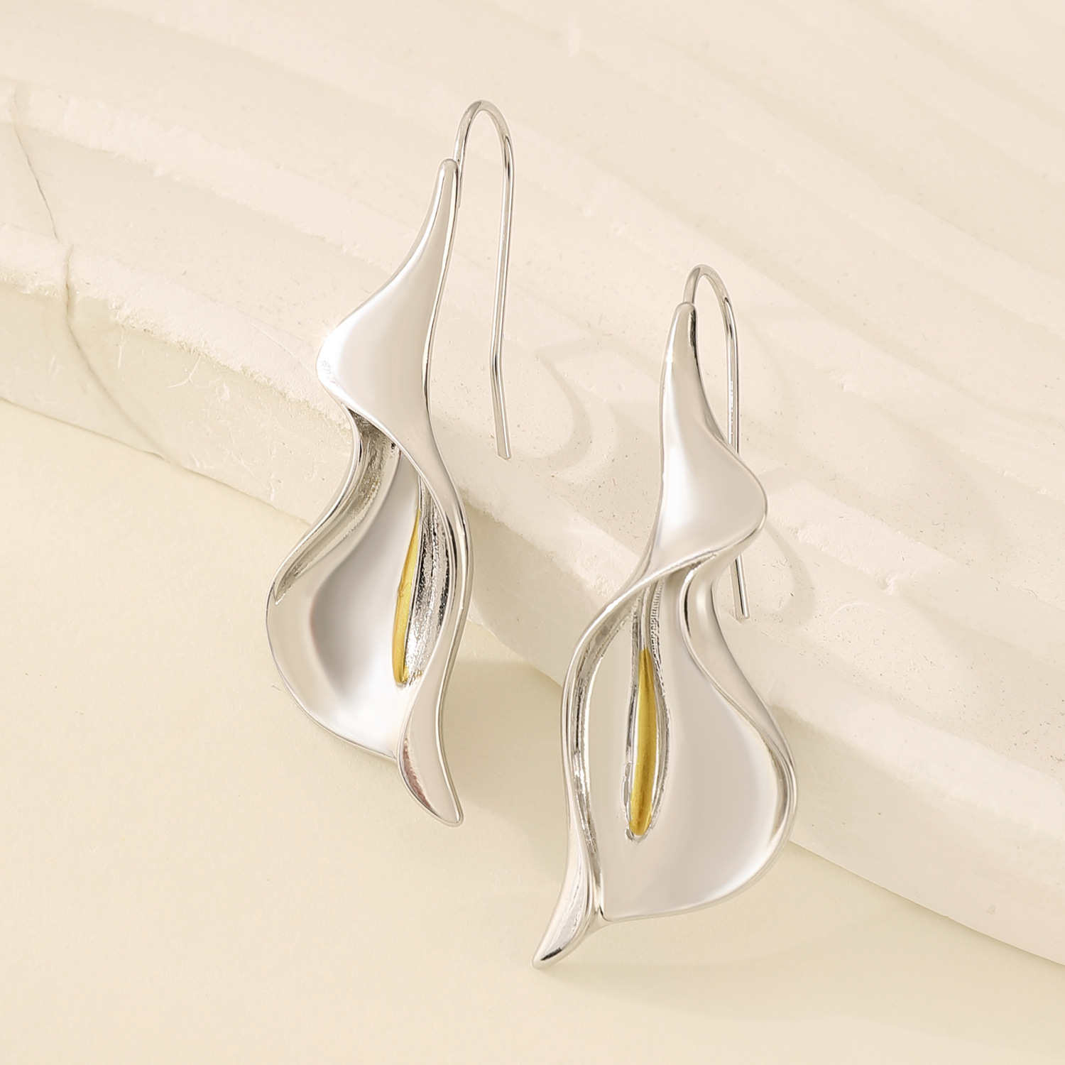 Horseshoe Lotus Leaf Gold-Plated Earrings