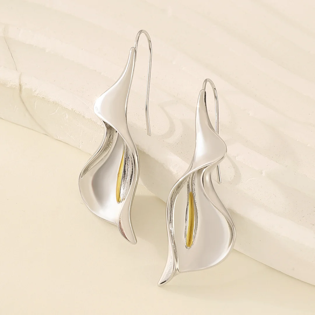 Horseshoe Lotus Leaf Gold-Plated Earrings