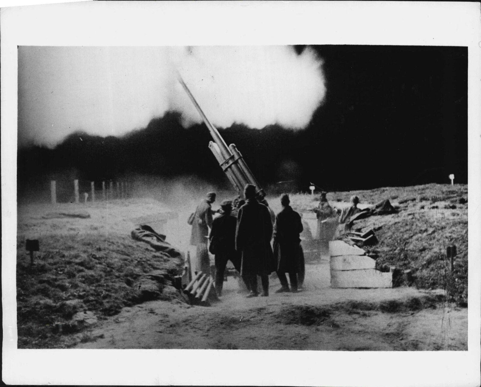 Russian Soviet Red Army Anti-Aircraft Gun in action 1941 Press Photo Poster painting