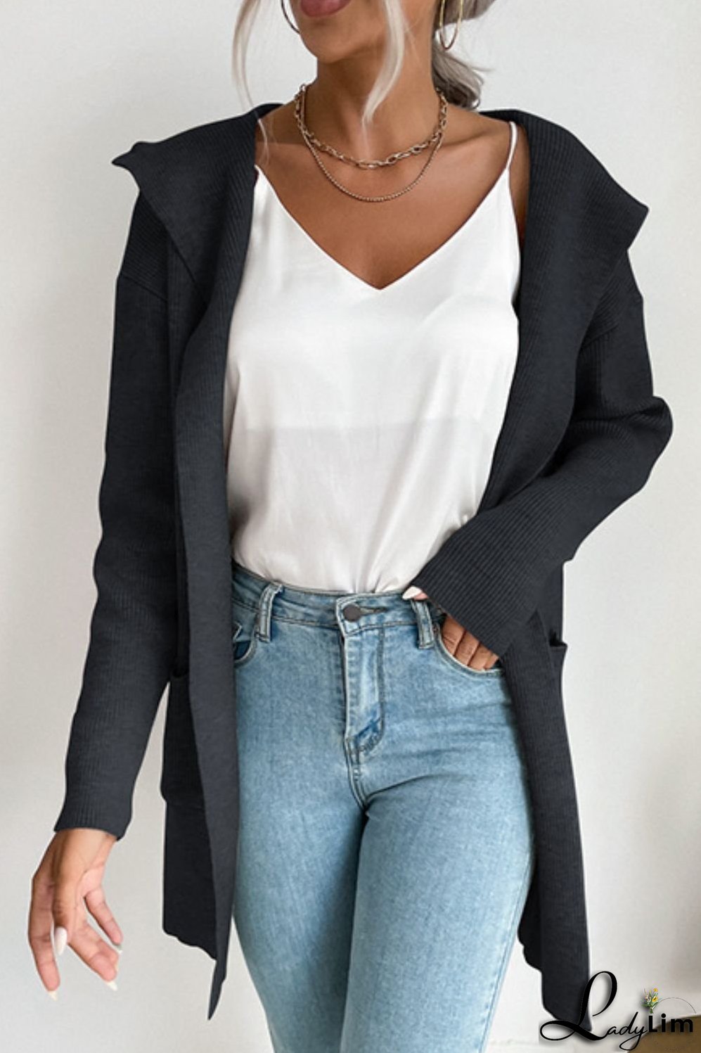 Effortless and Trendy Cardigan