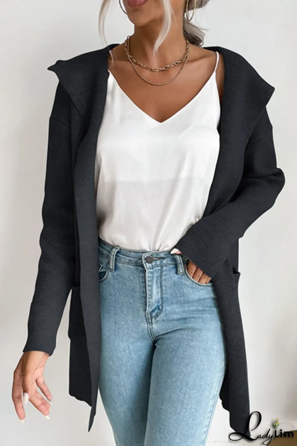 Effortless and Trendy Cardigan