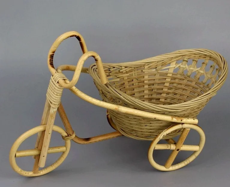 Knitted tricycle