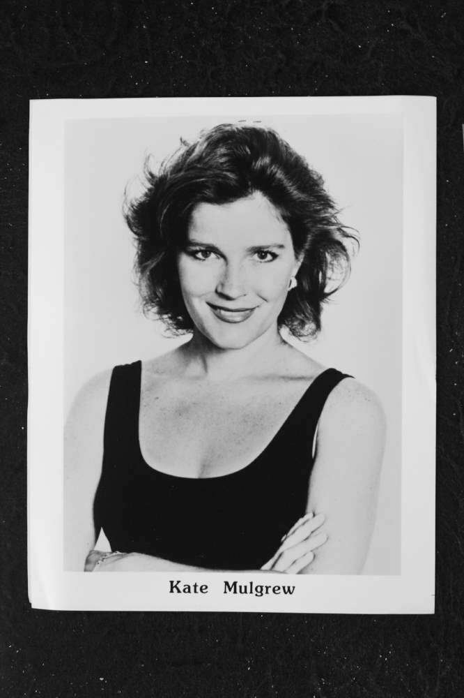 Kate Mulgrew - 8x10 Headshot Photo Poster painting w/ Resume - Star Trek - Voyager