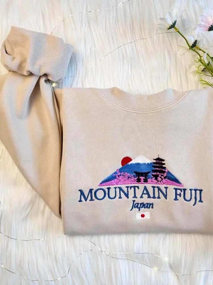 Japanese Mount Fuji Embroidered Crew Neck Sweatshirt