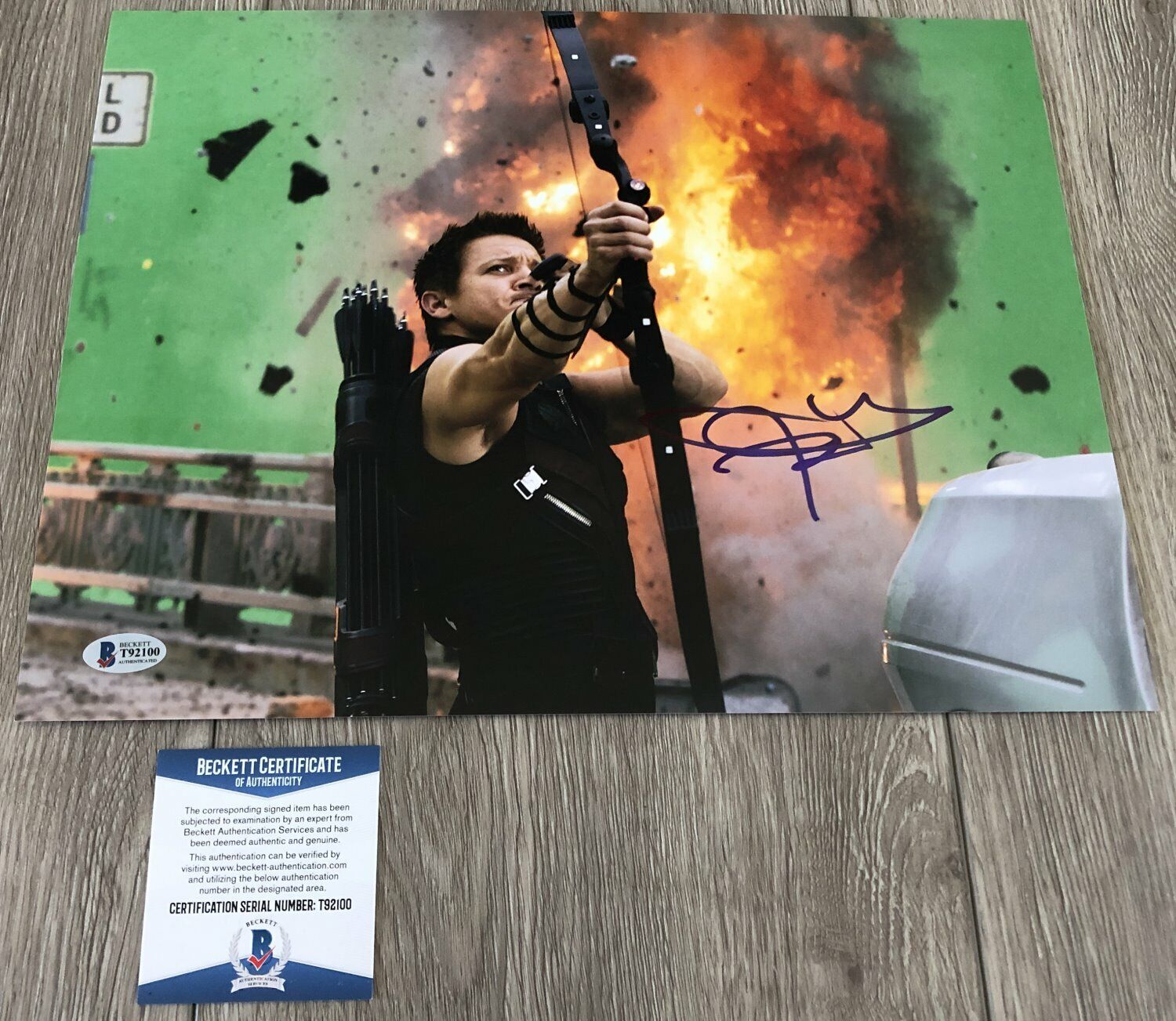 JEREMY RENNER SIGNED THE AVENGERS HAWKEYE 11x14 Photo Poster painting w/PROOF & BAS BECKETT COA