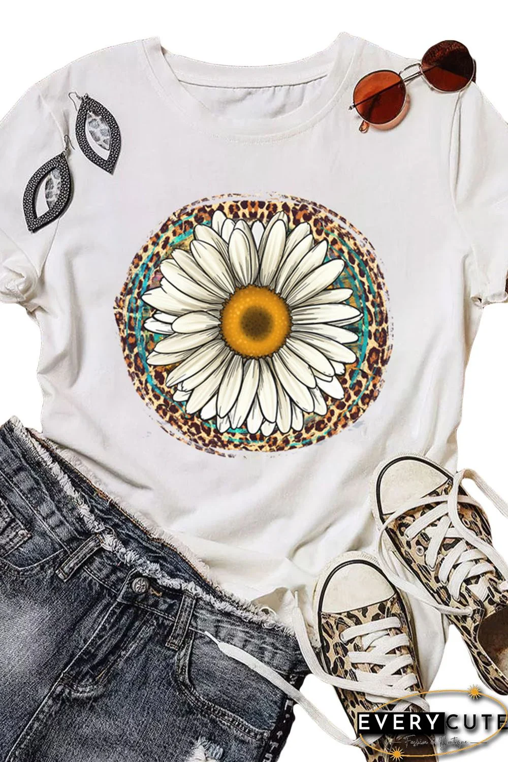 White Daisy Leopard Graphic Print Short Sleeve T Shirt