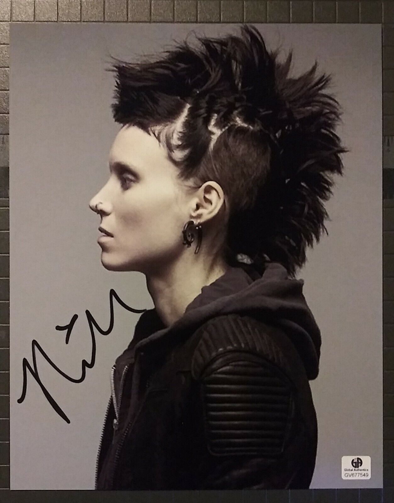 Rooney Mara signed 8x10 COA GAI