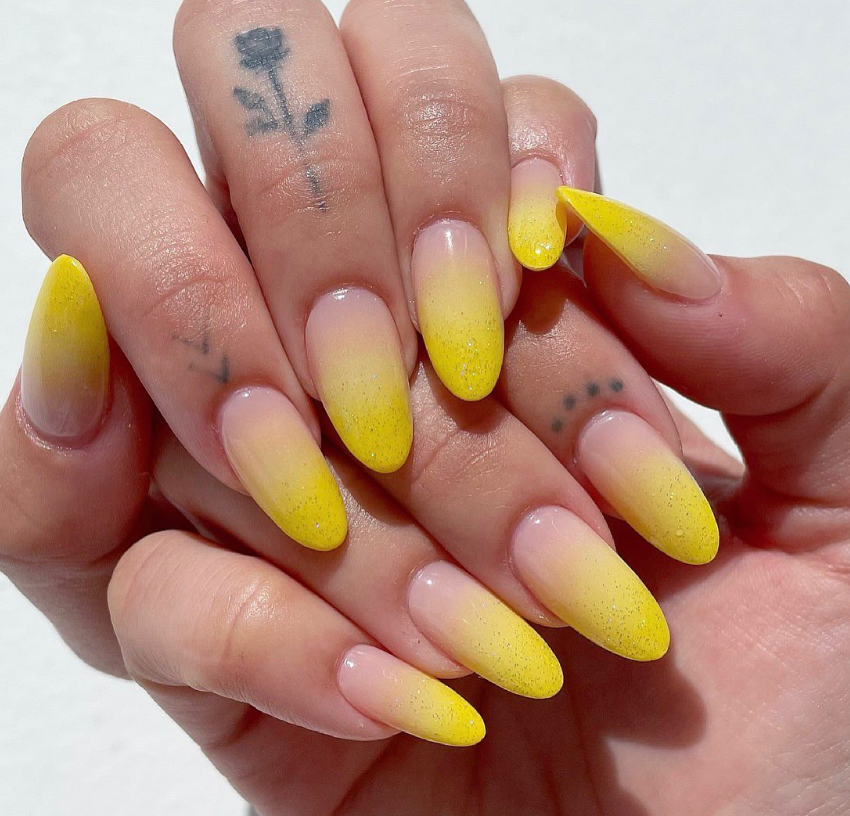 yellow nails designs