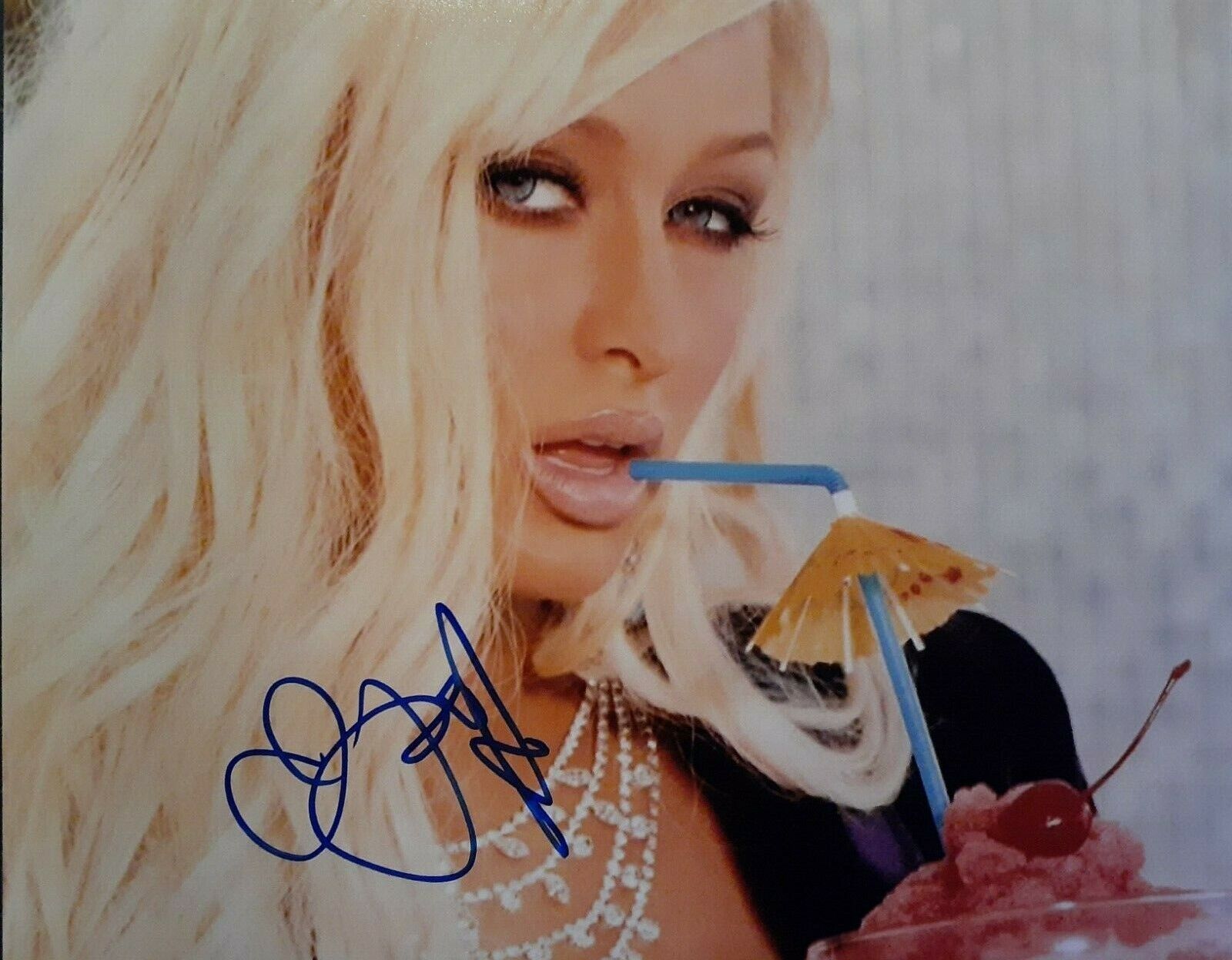 Paris Hilton signed 8x10