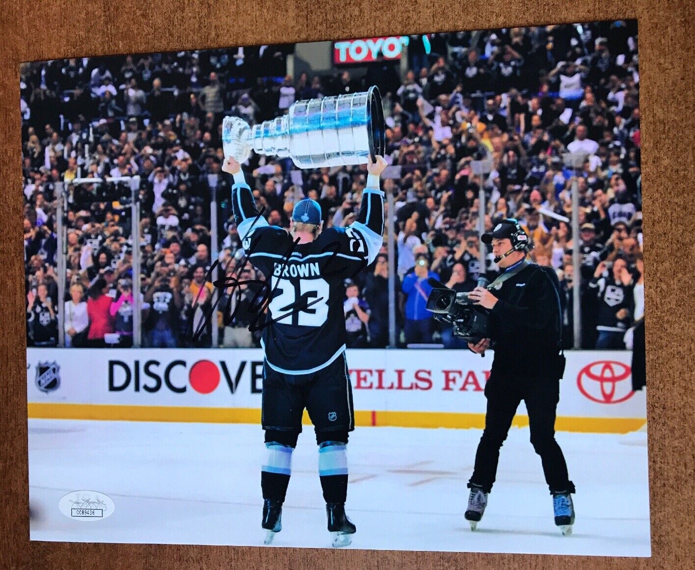 Dustin Brown Signed Los Angeles Kings 8x10 Photo Poster painting JSA COA Autographed