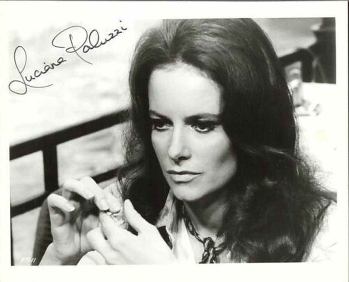 LUCIANA PALUZZI ,JAMES BOND'S GIRL IN THUNDERBALL AUTOGRAPH Photo Poster painting W/COA 8X10