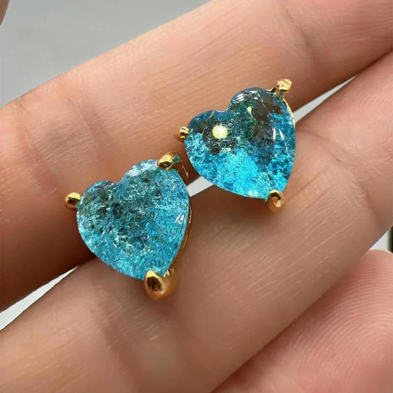 Vintage Metal Gold Plated Simple Three-Claw Stud Earrings Inlaid with Sea Blue Zircon Stud Earrings Suitable for Women