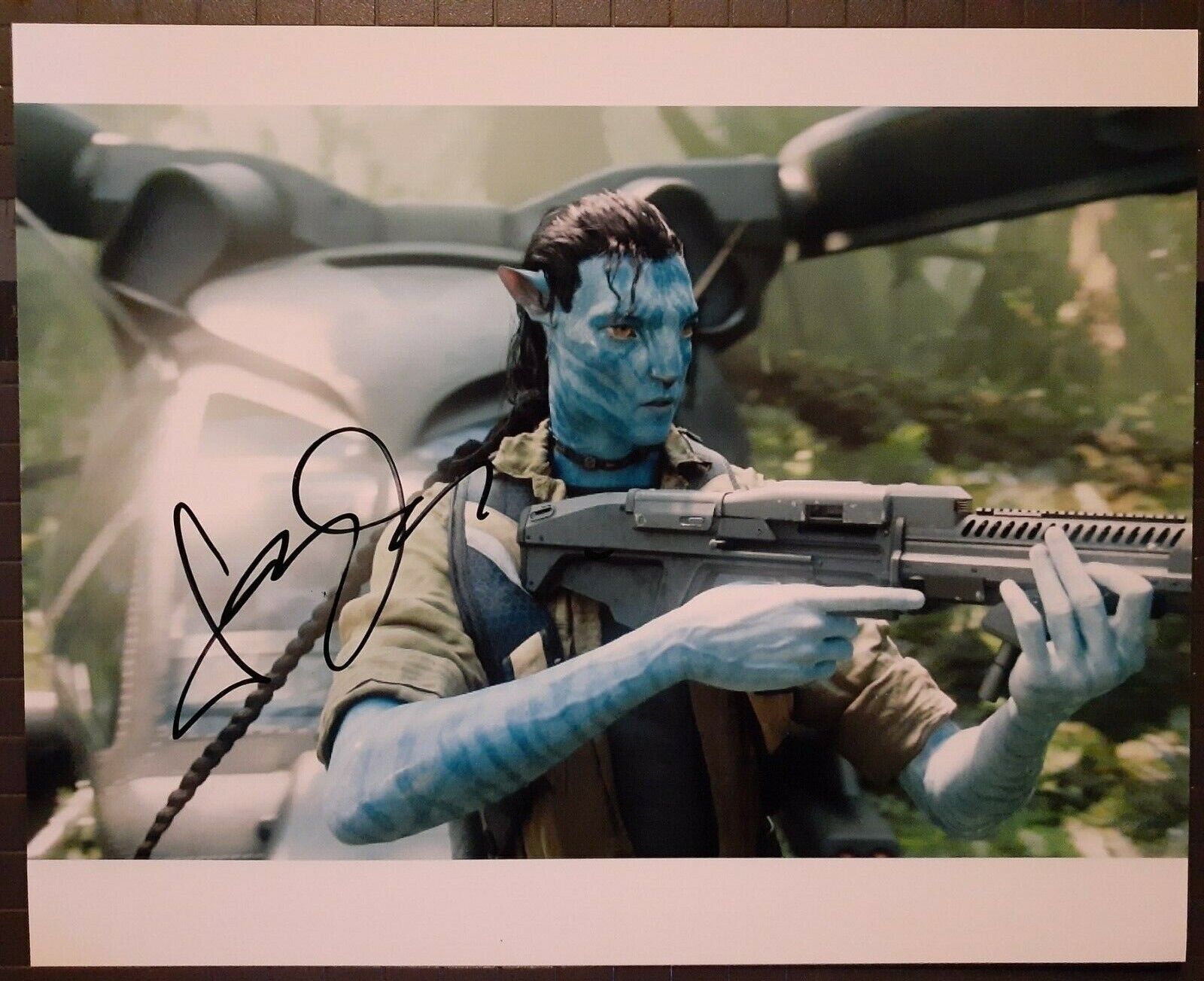 Sam Worthington signed 8x10